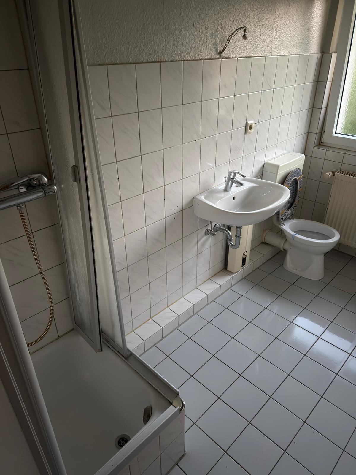 Bad nach der Entrümpelung durch Collectus Ahlen